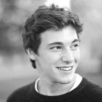 영화배우인 안바르 칼릴룰라에프의 대표 이미지