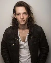 영화배우인 마이크 파이스트의 대표 이미지