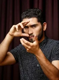 영화배우인 가스톤 살가도의 대표 이미지