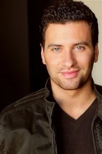 영화배우인 제임스 짐바르디의 대표 이미지