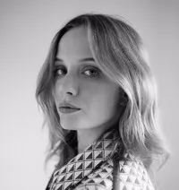 영화배우인 노러 회리츠의 대표 이미지