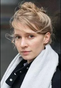 영화배우인 프리다-로비사 하만의 대표 이미지