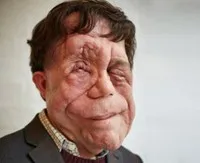 영화배우인 애덤 피어슨의 대표 이미지