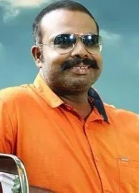 영화배우인 쳄반 비노드 조세의 대표 이미지