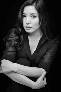 영화배우인 얀츠카의 대표 이미지