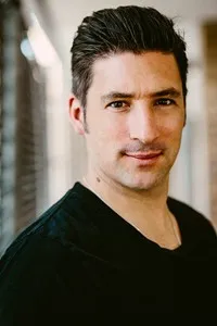 영화배우인 셰인 트워던의 대표 이미지