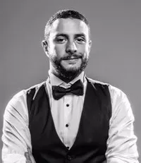 영화배우인 아흐마드 엘-피샤위의 대표 이미지