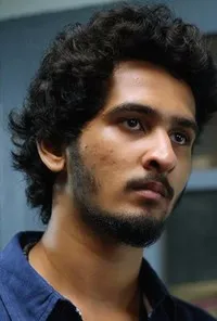 영화배우인 셰인 니감의 대표 이미지