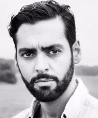 영화배우인 아르달란 에스마일리의 대표 이미지