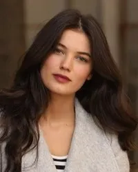 영화배우인 프나르 데니즈의 대표 이미지