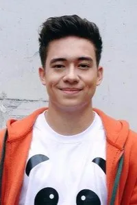 영화배우인 제임슨 블레이크의 대표 이미지