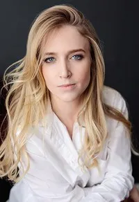 영화배우인 사브리나 컨의 대표 이미지