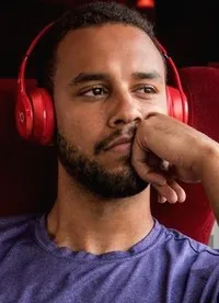 영화배우인 앤서니 새들러의 대표 이미지