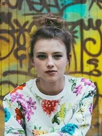 영화배우인 사라 클리모스카의 대표 이미지