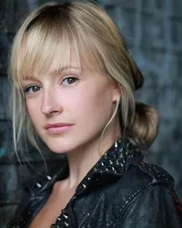 영화배우인 나탈리 버스콤의 대표 이미지