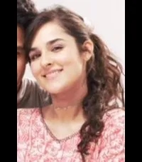 영화배우인 앙기라 다르의 대표 이미지