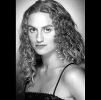 배우인 사라 더글라스의 대표 이미지