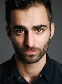 영화배우인 하디 칸잔푸르의 대표 이미지