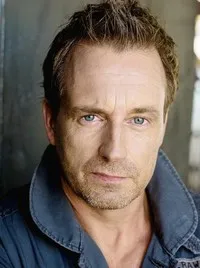 영화배우인 피터 니콜라스의 대표 이미지