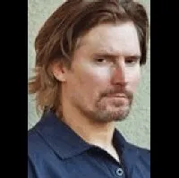 영화배우인 마일스 오키프의 대표 이미지