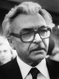 각본, 감독, 배우인 세르게이 본다르추크의 대표 이미지