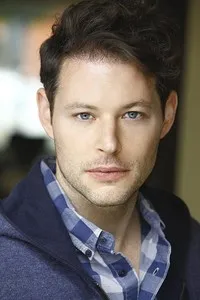 영화배우인 존 아이슨의 대표 이미지