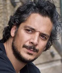 영화배우인 에르칸 아카르의 대표 이미지