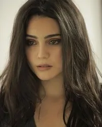 영화배우인 앤드리아 론도의 대표 이미지