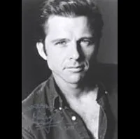 영화배우인 맥스웰 콜필드의 대표 이미지