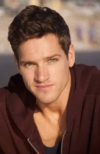 영화배우인 브렛 존슨의 대표 이미지