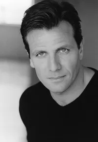 영화배우인 알렉스 카터의 대표 이미지