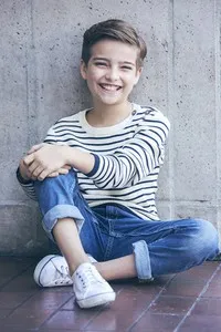 영화배우인 엘리아스 하거의 대표 이미지