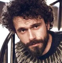 영화배우인 이이트 키라즈즈의 대표 이미지