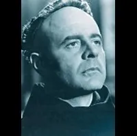 배우인 나이얼 맥기니스의 대표 이미지