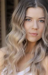 영화배우인 메건 리엔크의 대표 이미지