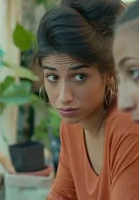 영화배우인 카롤리나 유스테의 대표 이미지