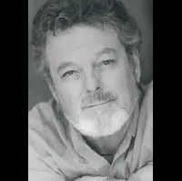 배우인 러스 탬블린의 대표 이미지