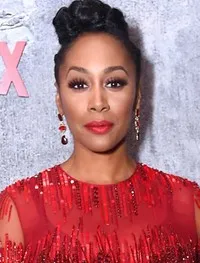 영화배우인 시몬 미식의 대표 이미지