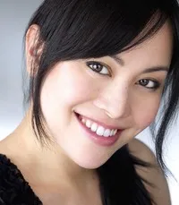 영화배우인 아이보리 아퀴노의 대표 이미지