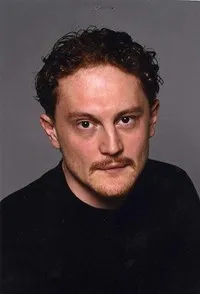 영화배우인 알렉산드르 아머의 대표 이미지