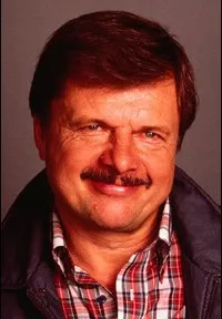 배우인 존 칼렌의 대표 이미지