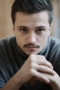 영화배우인 마카르 티코미로프의 대표 이미지