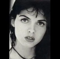 배우인 캐롤라인 바클레이의 대표 이미지