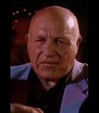 배우인 로렌스 티어니의 대표 이미지