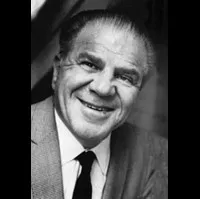 영화배우인 라이오넬 스탠더의 대표 이미지