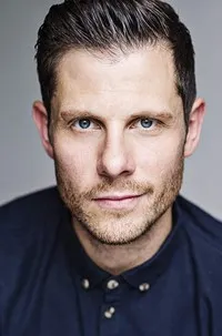 영화배우인 앨러스테어 냇키얼의 대표 이미지