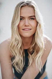 영화배우인 줄리아 샌드스트롬의 대표 이미지