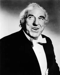 영화배우인 에드 비글리의 대표 이미지