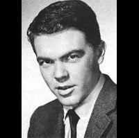 배우인 바비 드리스콜의 대표 이미지