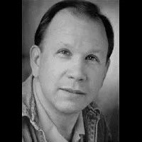 배우인 브래드 블래이스델의 대표 이미지